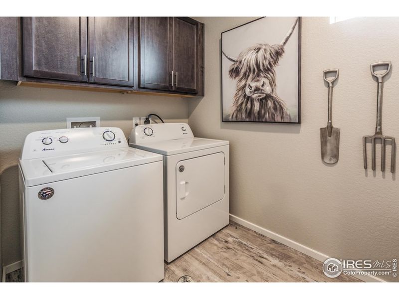 EXAMPLE PHOTO: LAUNDRY ROOM