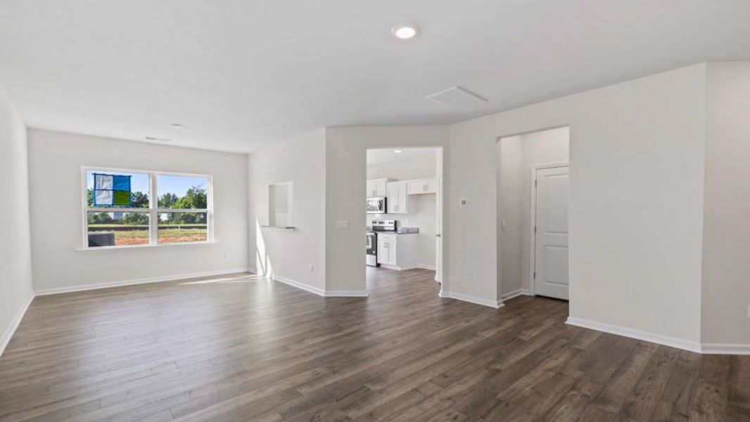 Spacious, unfurnished interior of a new home in Covington Village, Greer (Image 17).