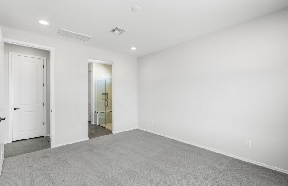 Spacious, unfurnished interior of a new home in Sun City Anthem at Merrill Ranch, Florence (Image 18).