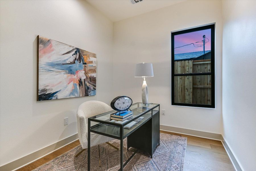A private & quiet office for anyone who needs quiet work or project space. A private & quiet office for anyone who needs quiet work or project space.