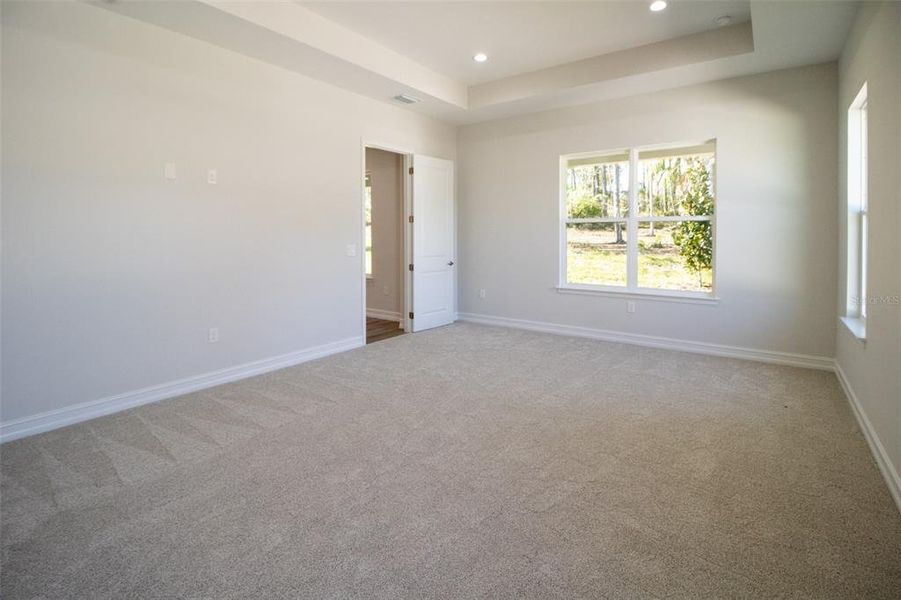 Spacious, unfurnished interior of a new home in Southern Hills Plantation, Brooksville (Image 38).