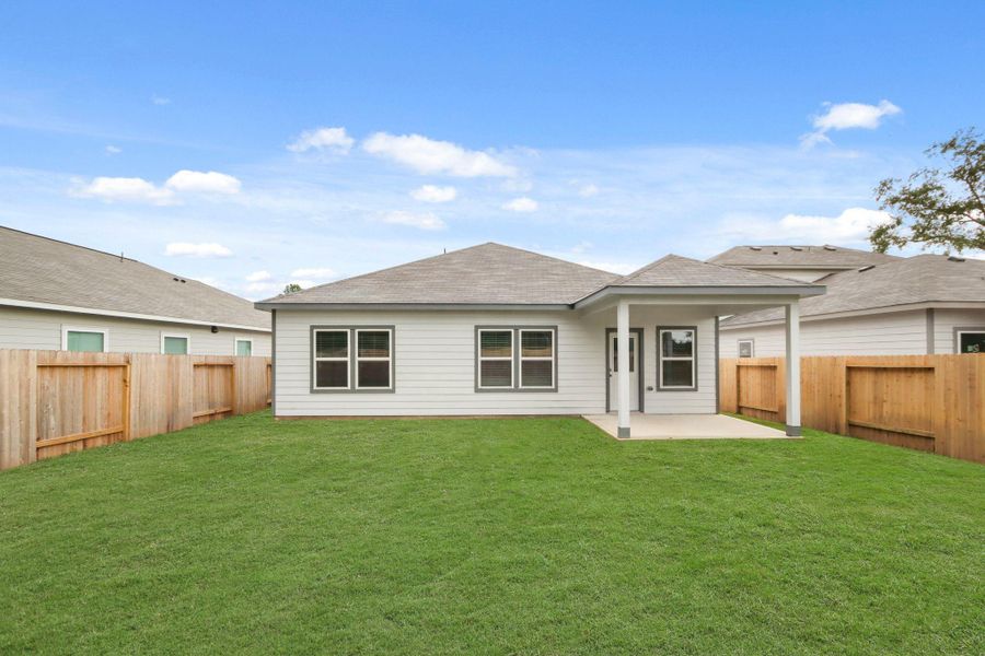 Exterior details and patio area of a home in Lakes at Crockett Martin, Conroe (Image 3).