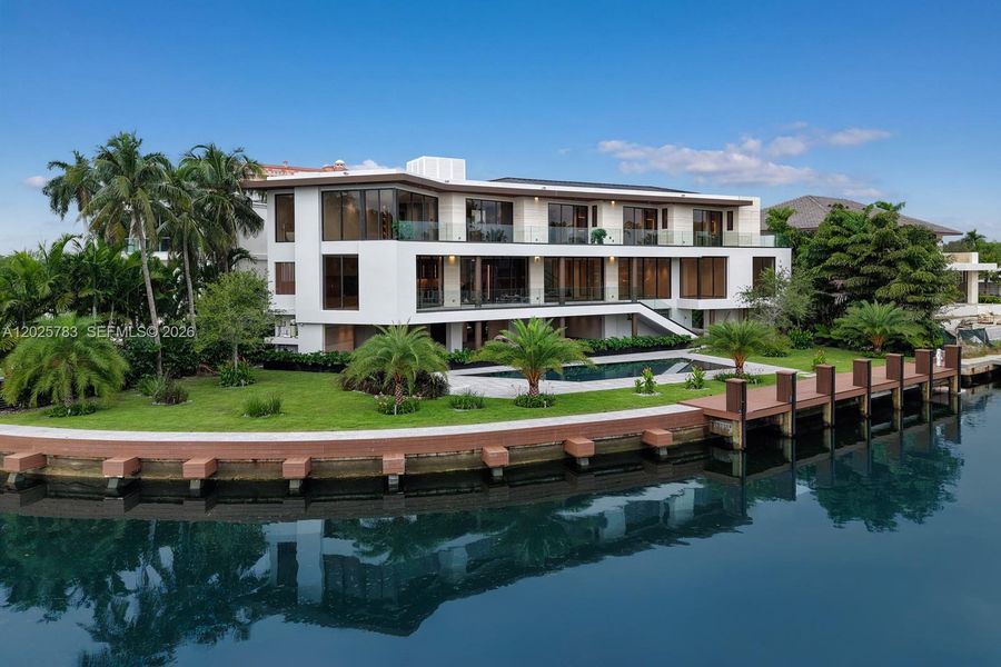 Condo located in Coral Gables, FL showcasing its design and architecture (Image 39). Condo located in Coral Gables, FL showcasing its design and architecture (Image 39).