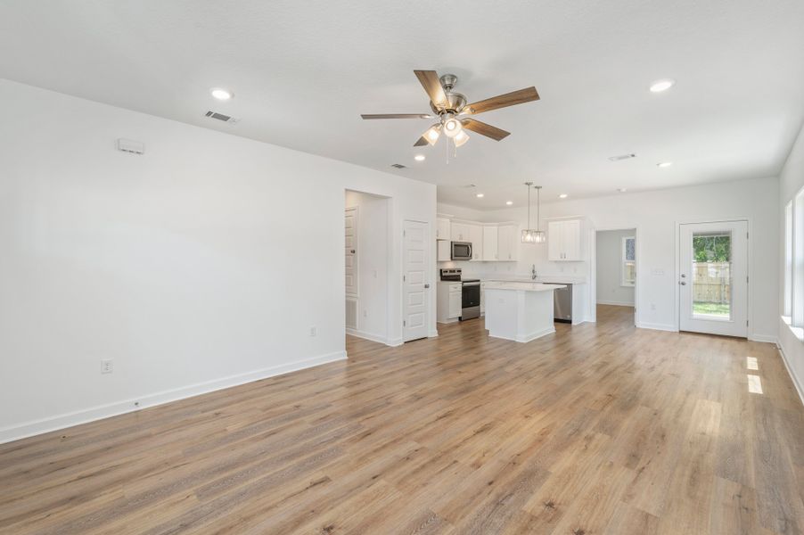 Representative unfurnished interior of a home built from the Franklin by CJL Homes in Blossom Grove, Crestview (Image 20).