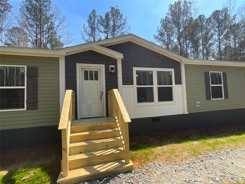 Exterior details and patio area of a home in , Eatonton (Image 25).