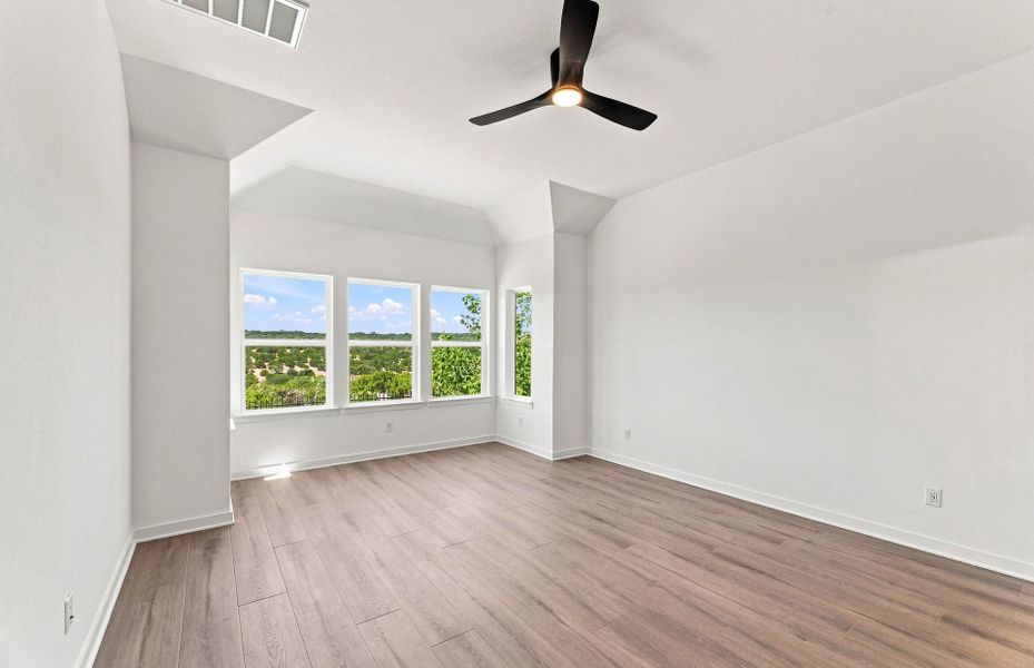 Representative unfurnished interior of a home built from the Elliott by Pulte Homes in West Cypress Hills, Spicewood (Image 18).