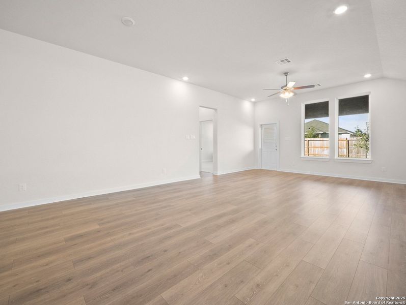 Spacious, unfurnished interior of a new home in Veranda: Premier, San Antonio (Image 14).