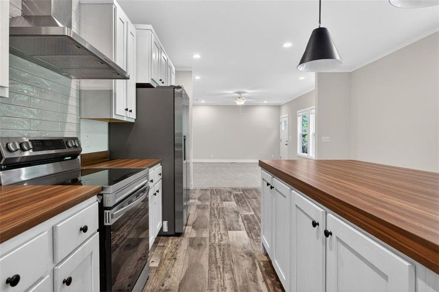 Furnished interior view inside a new home in , Waleska (Image 16).