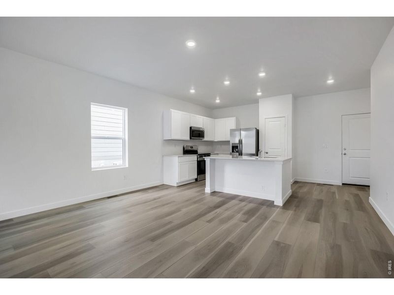 Spacious, unfurnished interior of a new home in Prairie Song, Windsor (Image 11).