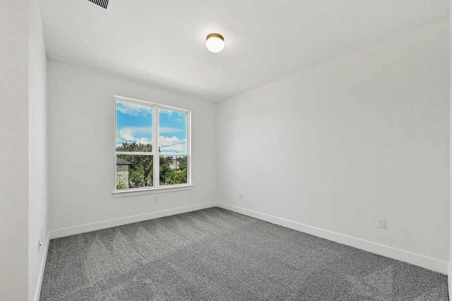 Spacious, unfurnished interior of a new home in Rough Hollow, Austin (Image 18).