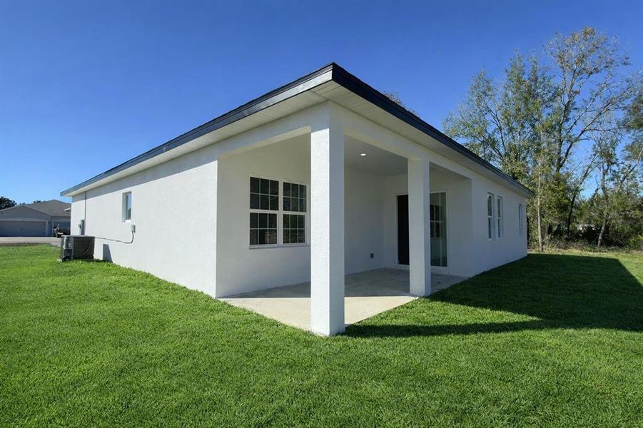 Exterior details and patio area of a home in , Ocala (Image 4).