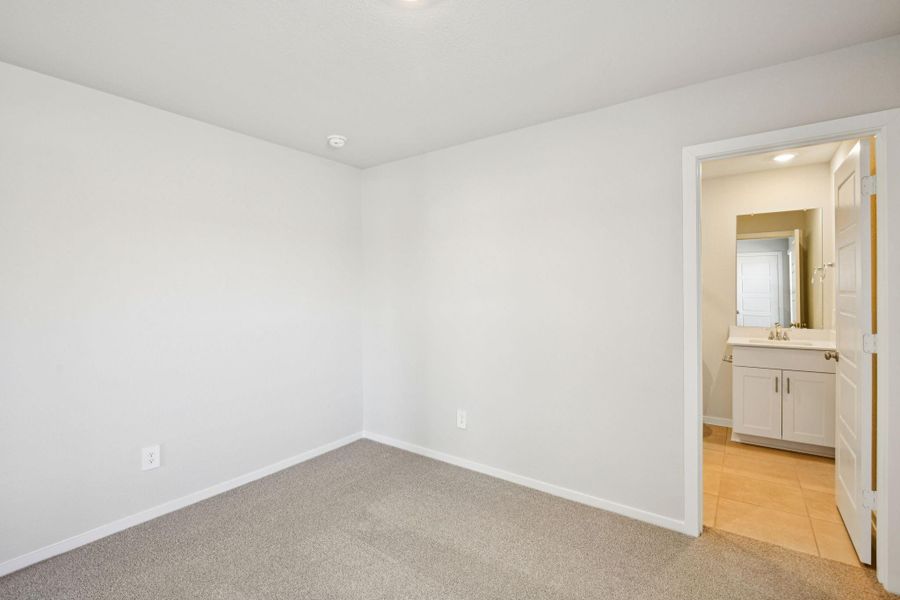 Spacious, unfurnished interior of a new home in Stewart's Ranch, Conroe (Image 28).