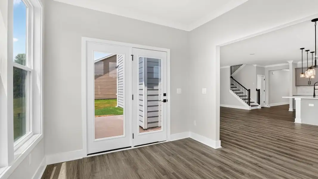 Spacious, unfurnished interior of a new home in Cottonwood Ridge, Piedmont (Image 30).