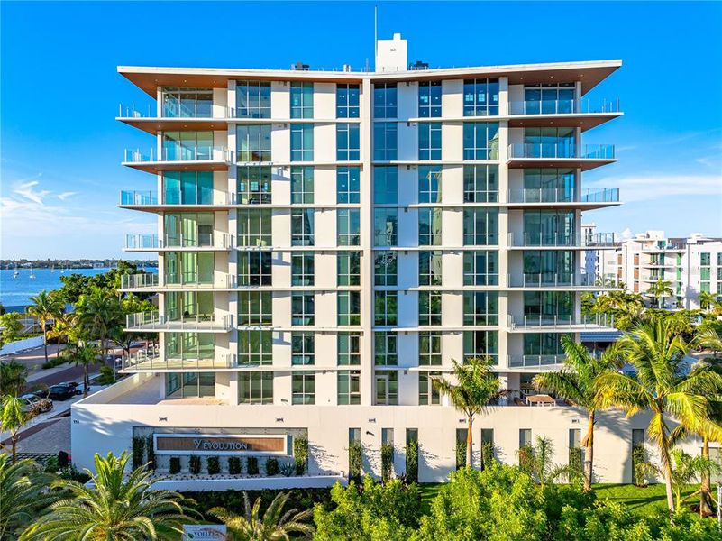 Condo located in Sarasota, FL showcasing its design and architecture (Image 21).