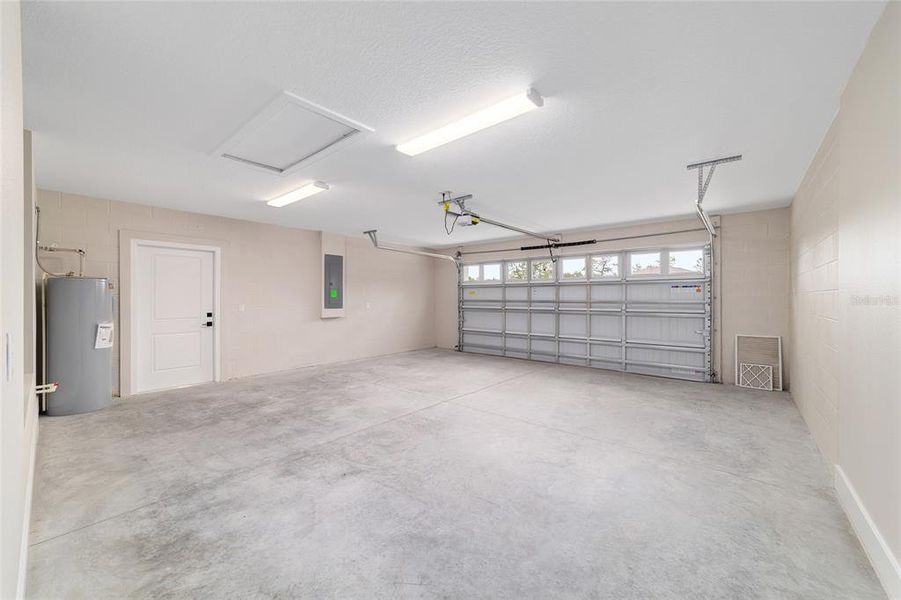 Spacious, unfurnished interior of a new home in , Dunnellon (Image 50).