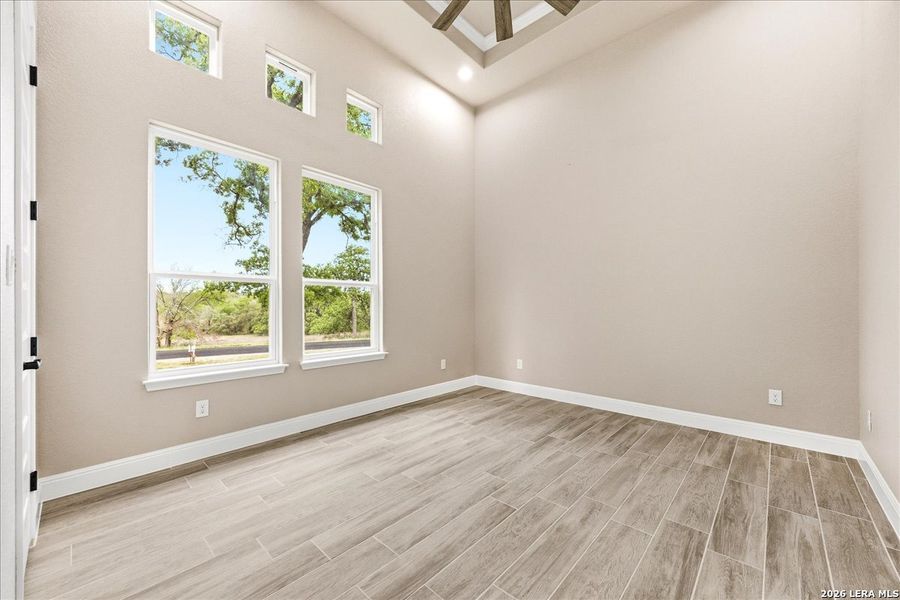Spacious, unfurnished interior of a new home in , La Vernia (Image 33).