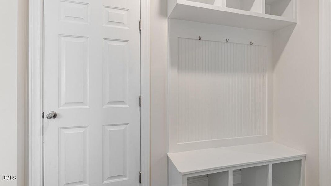 lot-218-sophie-f-508-lemon-daisy-ln-knig