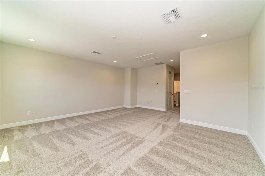 Spacious, unfurnished interior of a new home in Hidden Lakes, Brandon (Image 44).