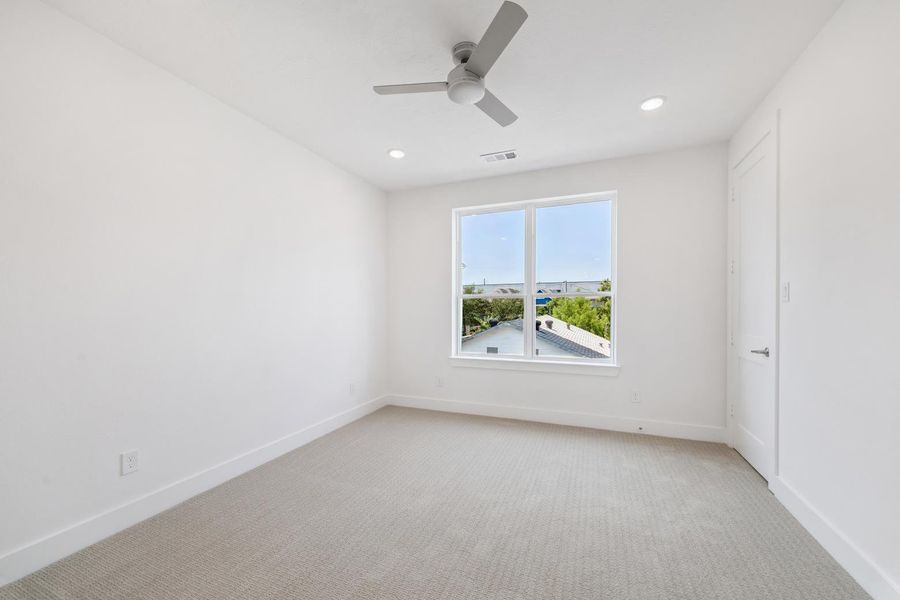 Spacious, unfurnished interior of a new home in , Houston (Image 11).