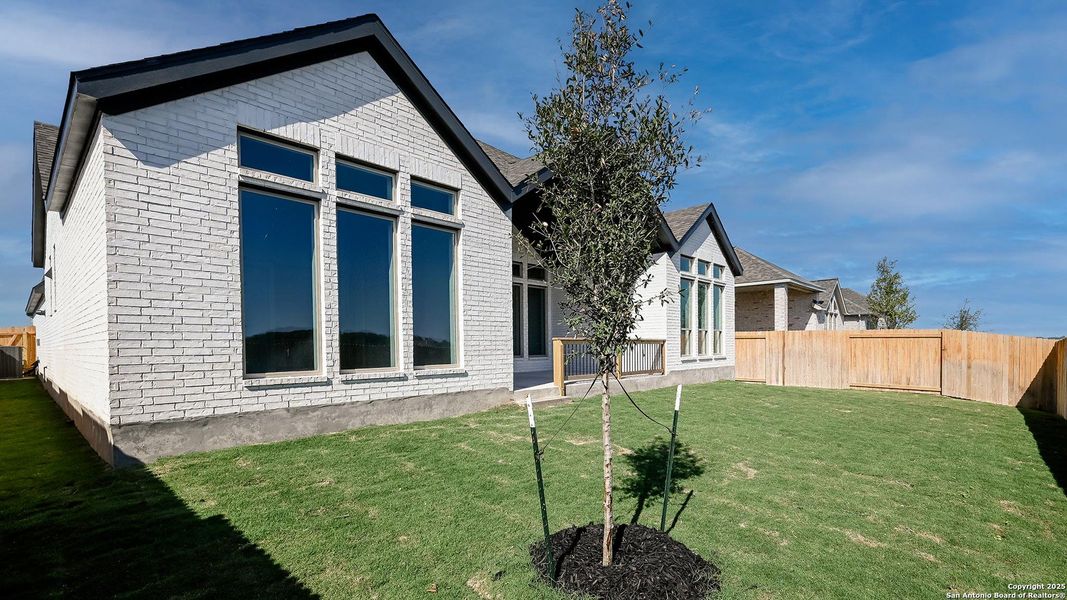 Exterior details and patio area of a home in Meadows Of Mill Creek 60', Seguin (Image 22).