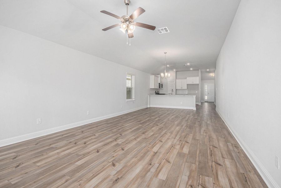 Spacious, unfurnished interior of a new home in Lago Mar, La Marque (Image 9). Spacious, unfurnished interior of a new home in Lago Mar, La Marque (Image 9).