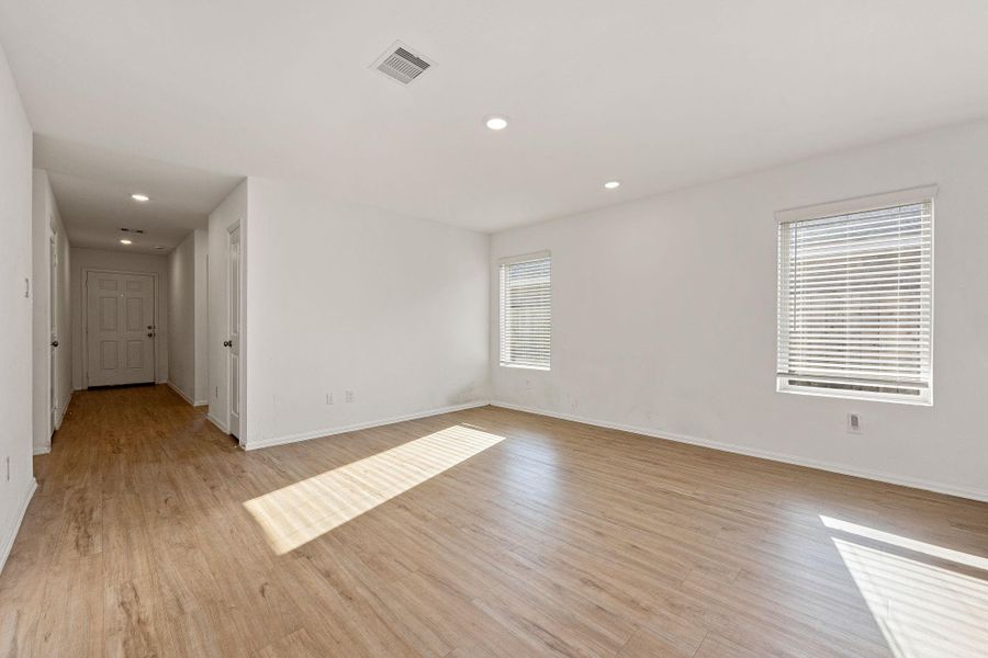 Spacious, unfurnished interior of a new home in Tavola, New Caney (Image 13).