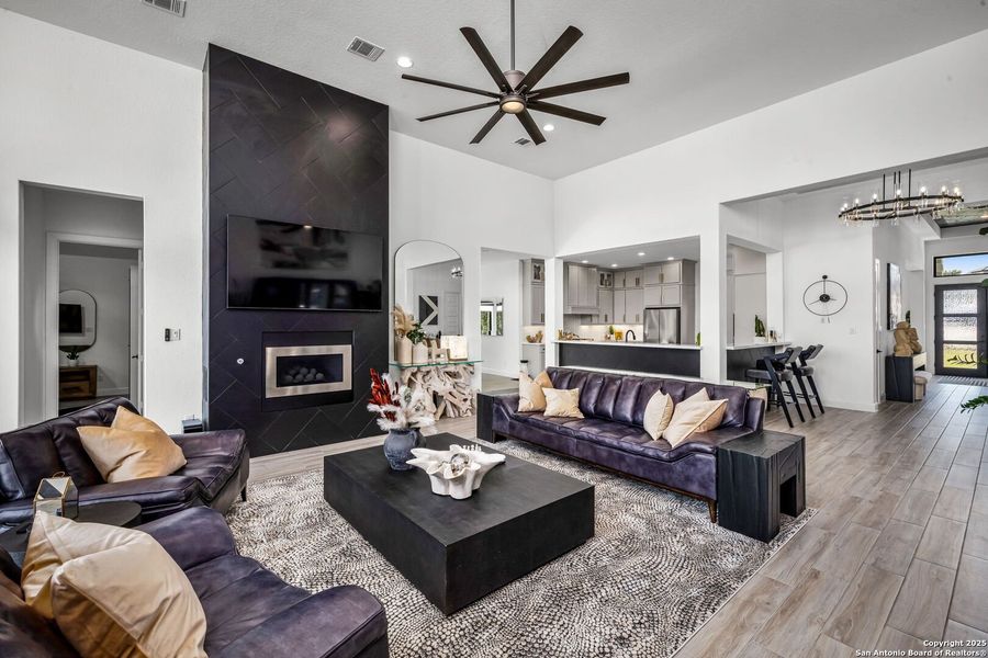 Furnished interior view inside a new home in Vintage Oaks, New Braunfels (Image 7). Furnished interior view inside a new home in Vintage Oaks, New Braunfels (Image 7).