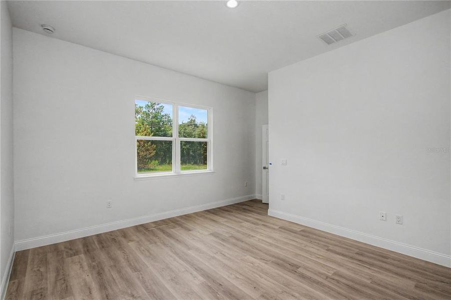 Spacious, unfurnished interior of a new home in , Ocala (Image 22).