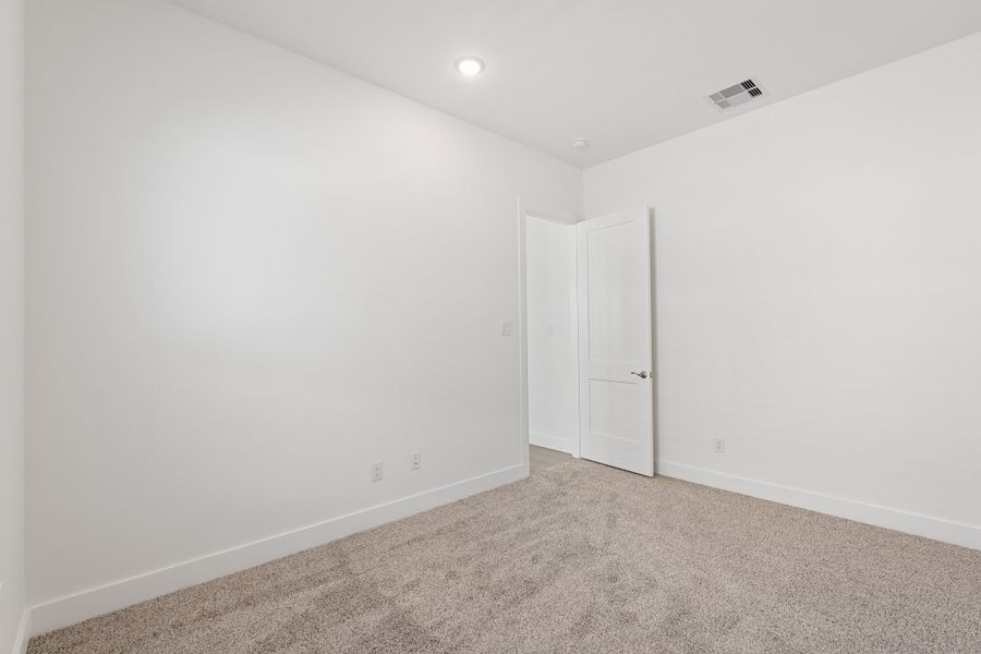 Spacious, unfurnished interior of a new home in Riceland, Mont Belvieu (Image 34).