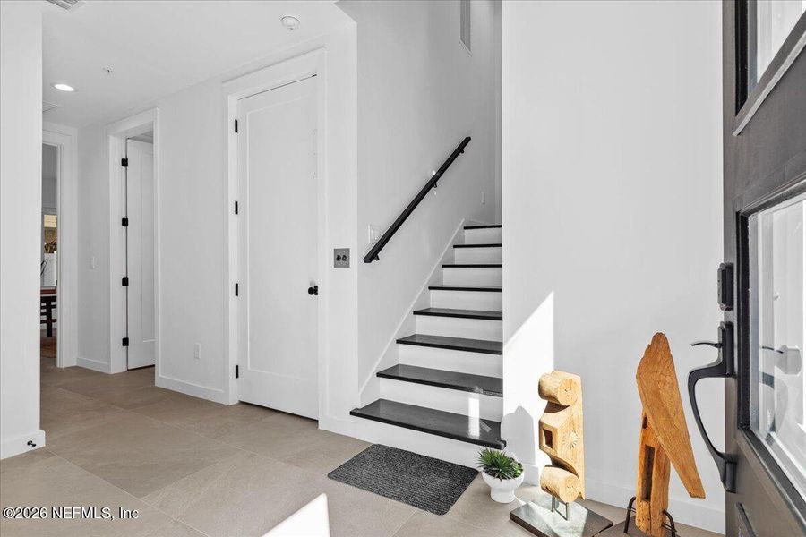 Spacious, unfurnished interior of a new home in , Jacksonville Beach (Image 22).