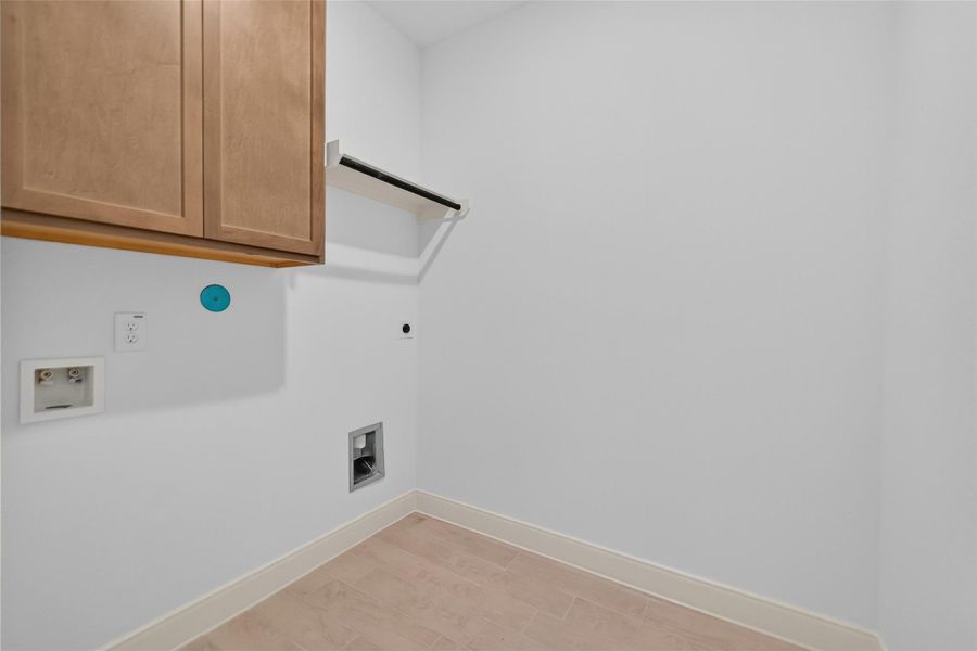 Spacious, unfurnished interior of a new home in Lago Mar, La Marque (Image 36).