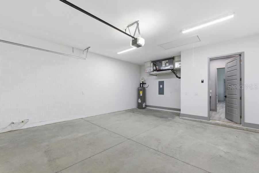 Spacious, unfurnished interior of a new home in , Palm Coast (Image 33).