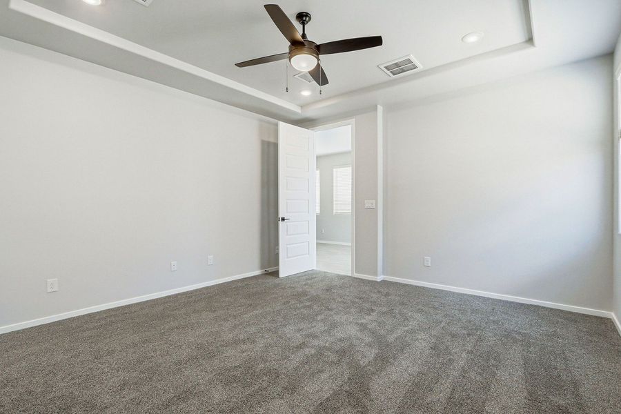 Spacious, unfurnished interior of a new home in Hillside Park, El Paso (Image 16).