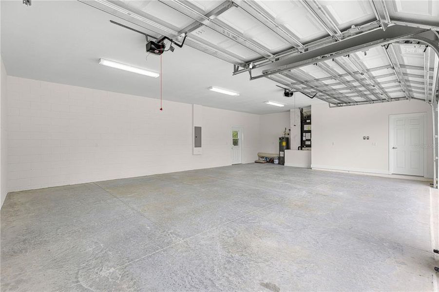 Spacious, unfurnished interior of a new home in , Dunnellon (Image 47).