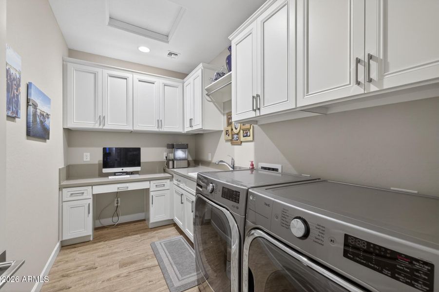 32) LAUNDRY ROOM 32) LAUNDRY ROOM