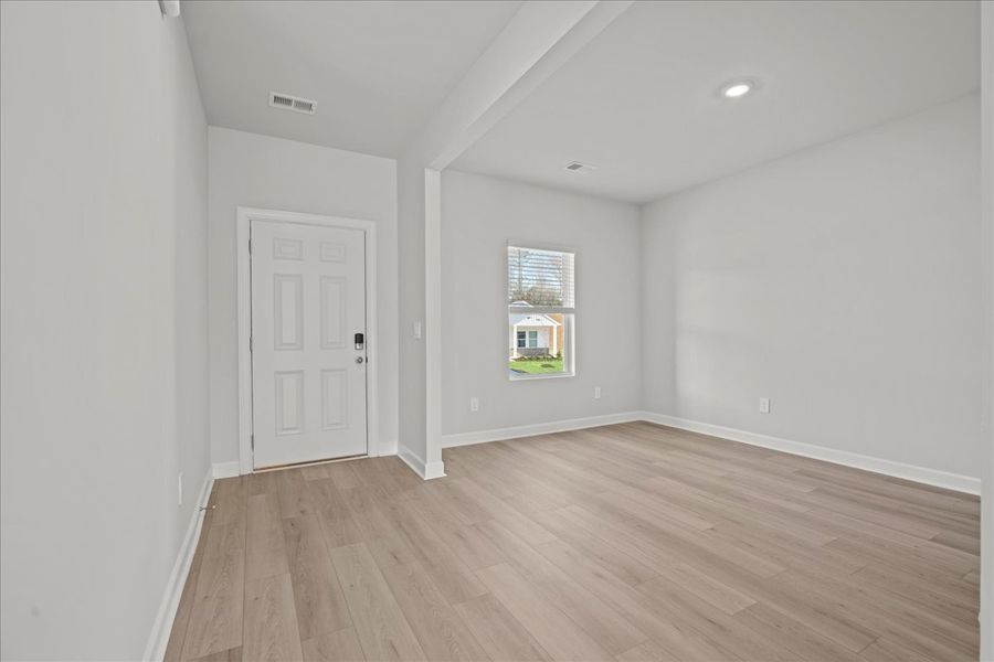 Spacious, unfurnished interior of a new home in Brayfield Manor - Signature Collection, Wellford (Image 12).