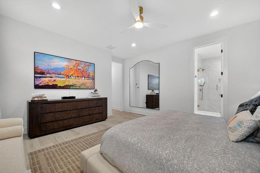 Furnished interior view inside a new home in , Dallas (Image 29). Furnished interior view inside a new home in , Dallas (Image 29).