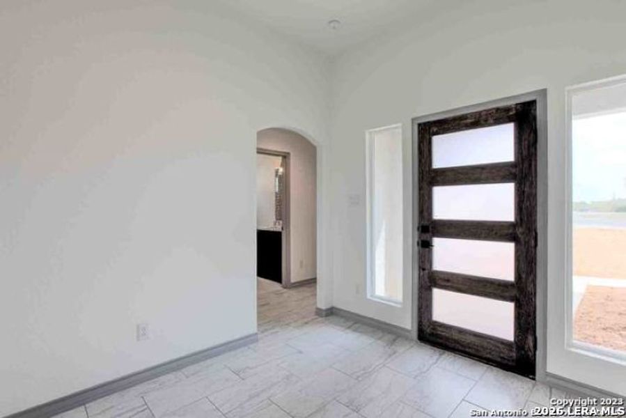 Spacious, unfurnished interior of a new home in , Blanco (Image 15).
