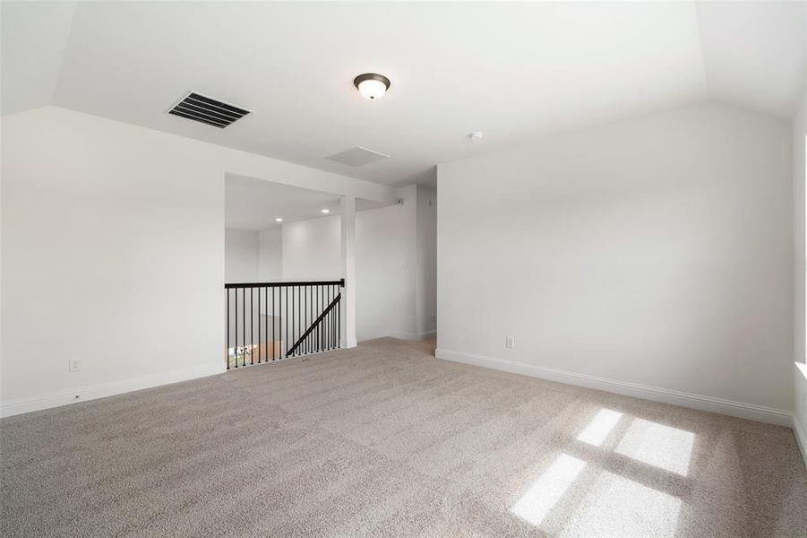 Spacious, unfurnished interior of a new home in Lake Breeze, Lavon (Image 32).