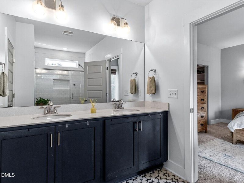 025-1280x960-primary-bath