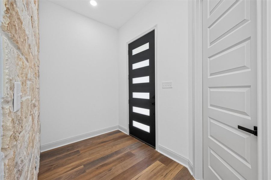 Spacious, unfurnished interior of a new home in , Huntsville (Image 32).