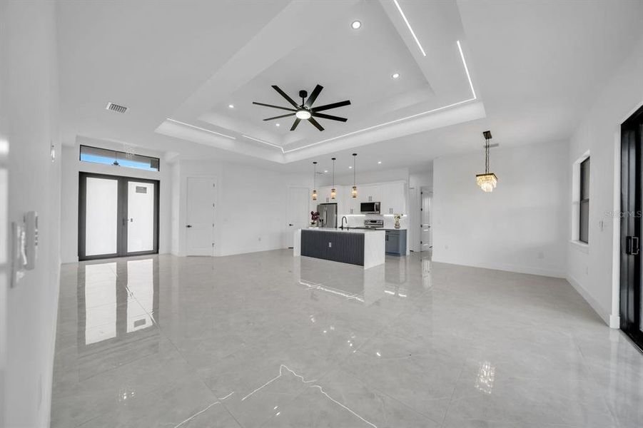 Spacious, unfurnished interior of a new home in , Lehigh Acres (Image 12).