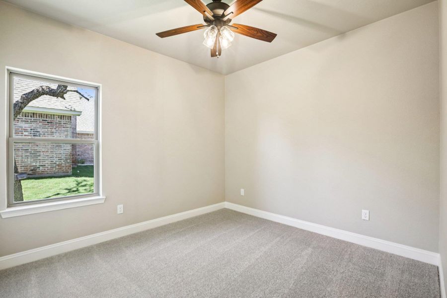 Spacious, unfurnished interior of a new home in Drake's Landing, Salado (Image 24).