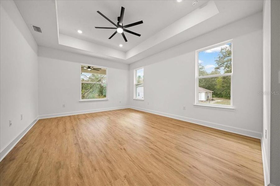 Spacious, unfurnished interior of a new home in , Weeki Wachee (Image 50).