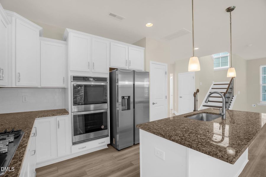 13-web-or-mls-2028 Seaford Dr-13