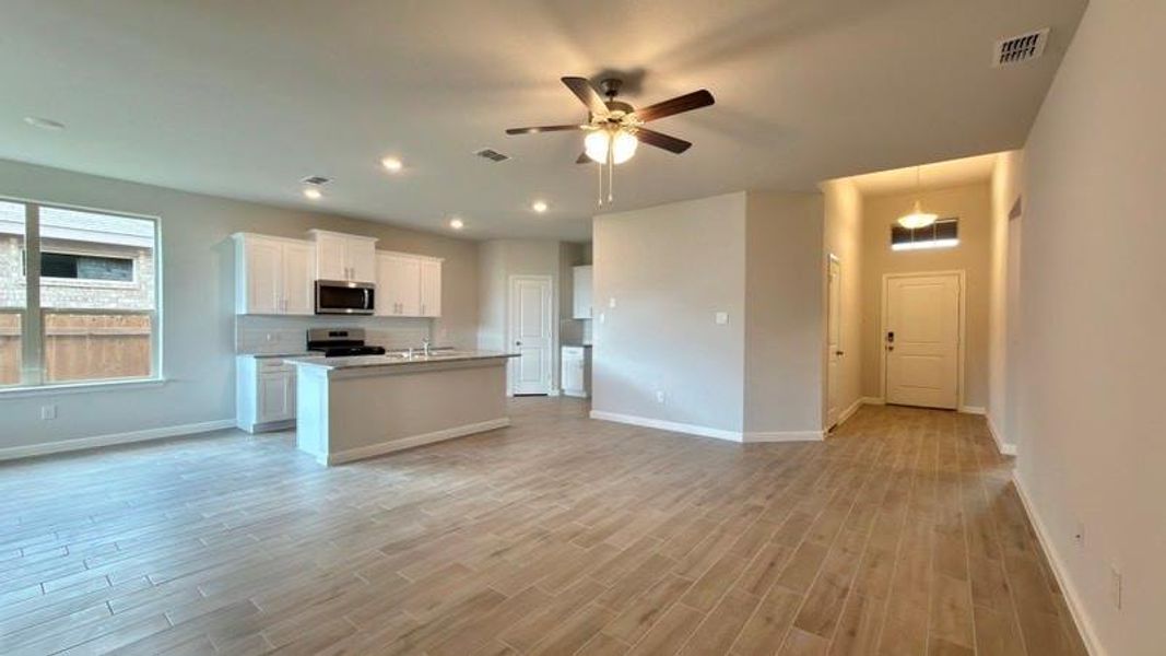 Spacious, unfurnished interior of a new home in Terra Trace, Fort Worth (Image 8).