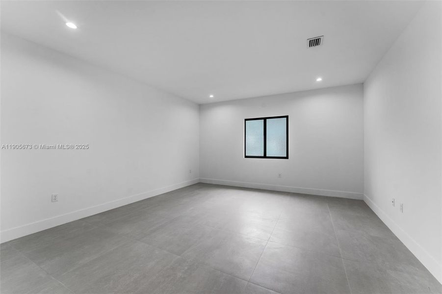 Spacious, unfurnished interior of a new home in , Miami (Image 22).
