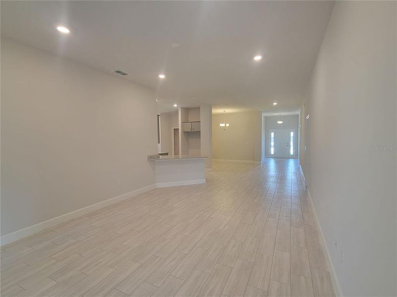 Spacious, unfurnished interior of a new home in Abbey Glen, Dade City (Image 10).