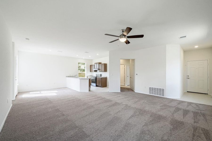 Spacious, unfurnished interior of a new home in Creekside at Estancia, Austin (Image 10).