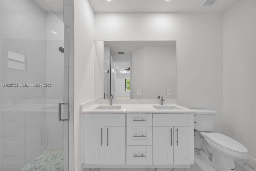 Spacious, unfurnished interior of a new home in , Lehigh Acres (Image 19).